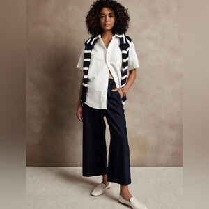 NWT! Banana Republic Navy Linen-Blend Easy Crop Pant - Size Medium💛